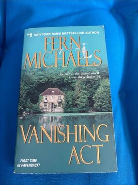 Vanishing Act By Fern Michaels Soft Cover #1NewYorkTimesBestsellingAuthor NWOTS